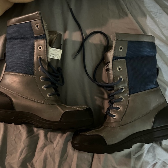 Kids Ugg boots size 3 - Picture 2 of 6